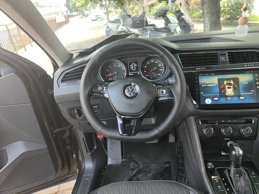 Volkswagen Tiguan L 2017 — фото 11