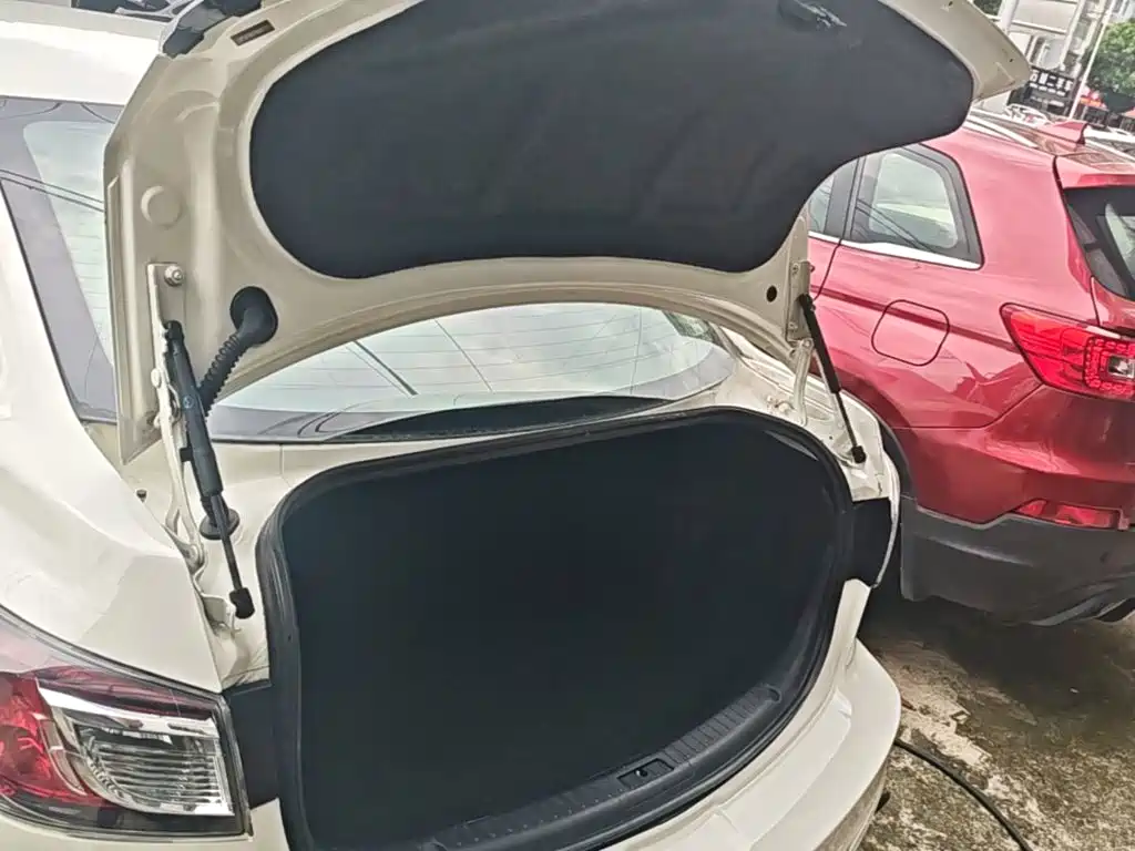Mazda 3 Xingcheng 2015 — фото 19