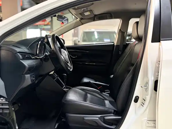 Toyota Yaris L 2023