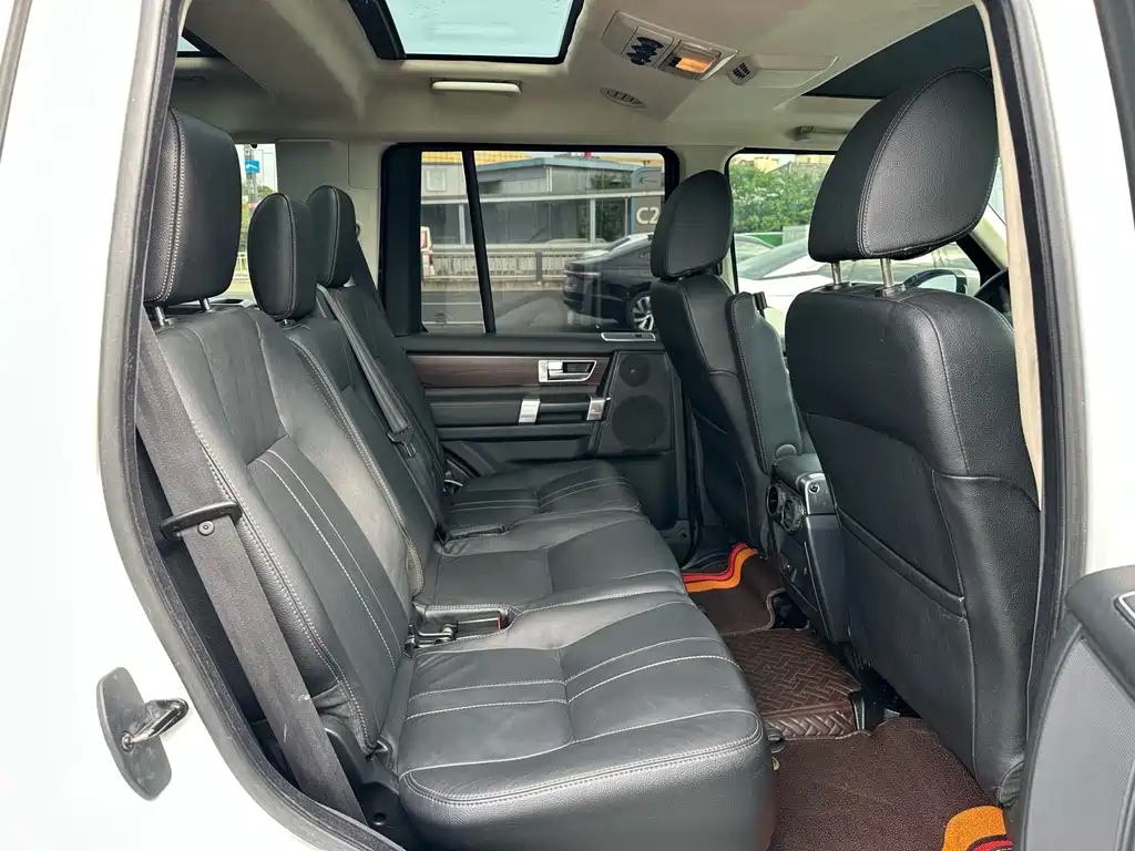 Land Rover Discovery 2014 — фото 18