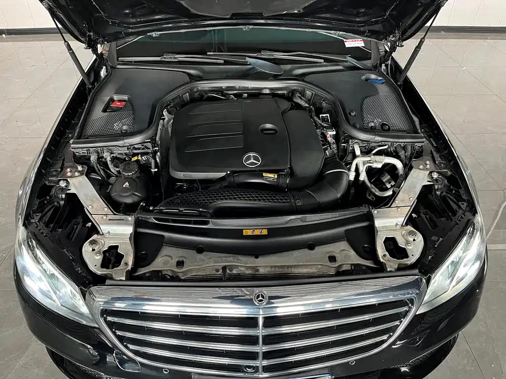 Mercedes-Benz E-Class 2019 — фото 10