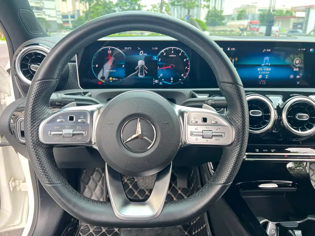 Mercedes-Benz A-Class 2019 — фото 17