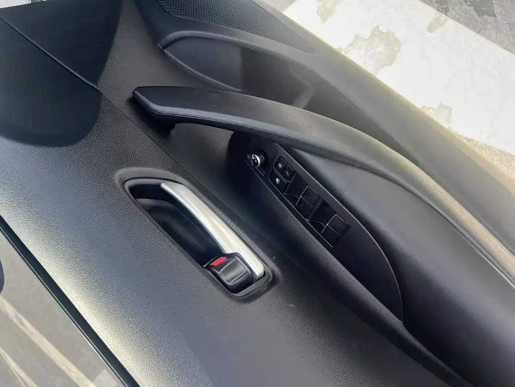 Toyota Corolla 2023 — фото 10