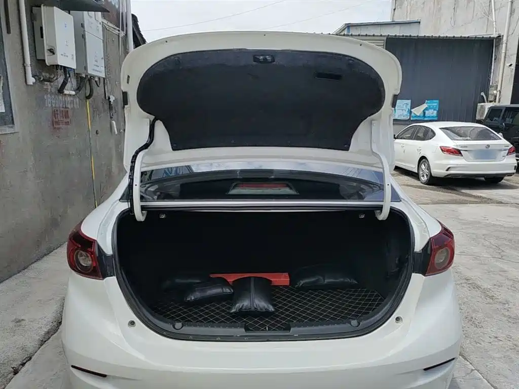Mazda 3 Axela 2016 — фото 19