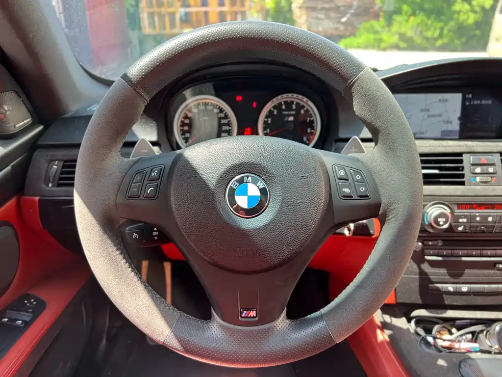 BMW M3 2010 — фото 16