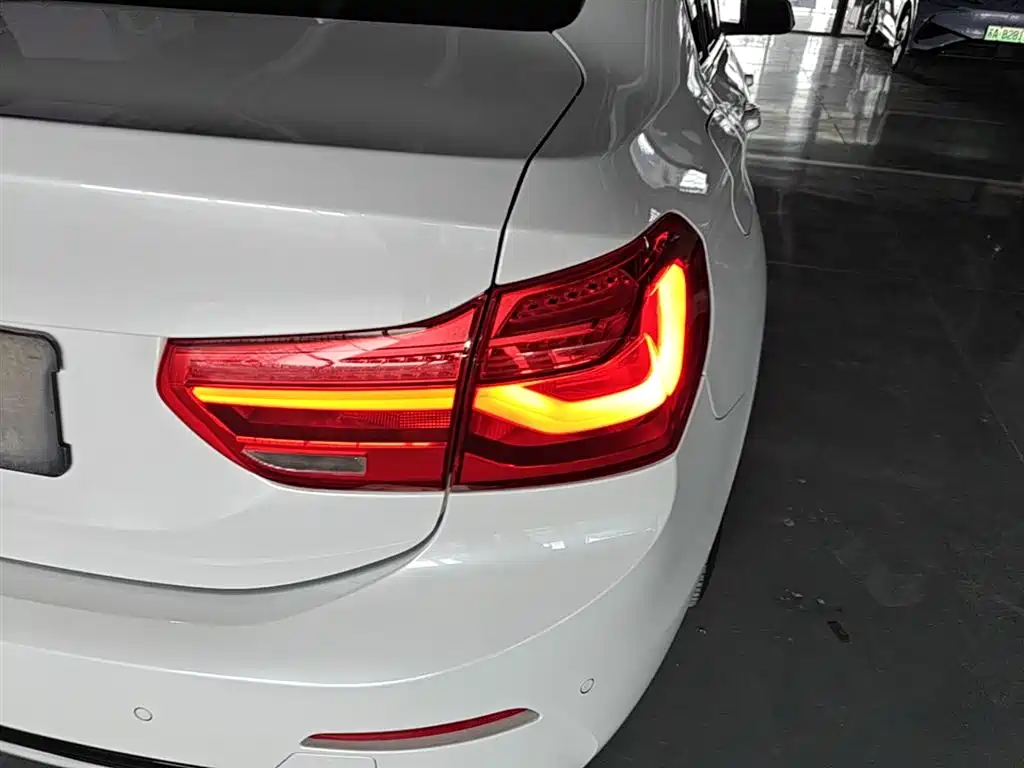 BMW 1 Series 2017 — фото 8