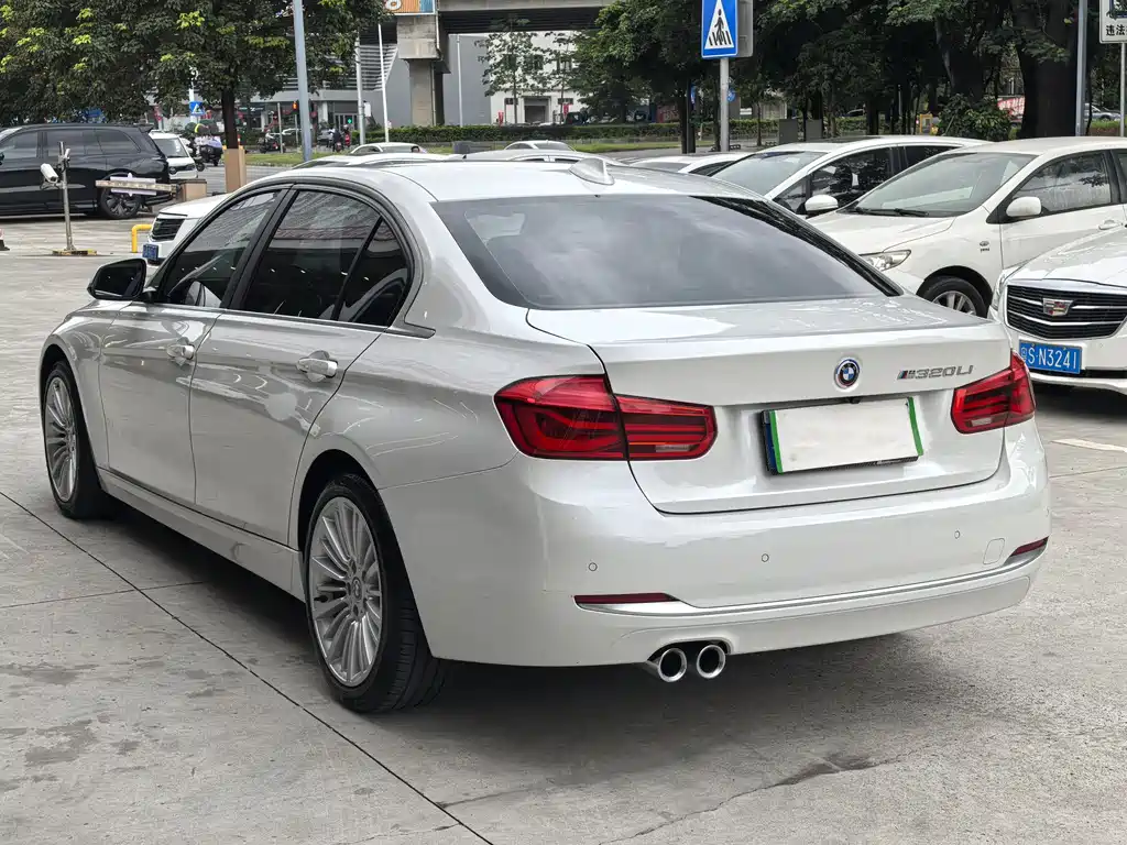 BMW 3 Series 2018 — фото 10