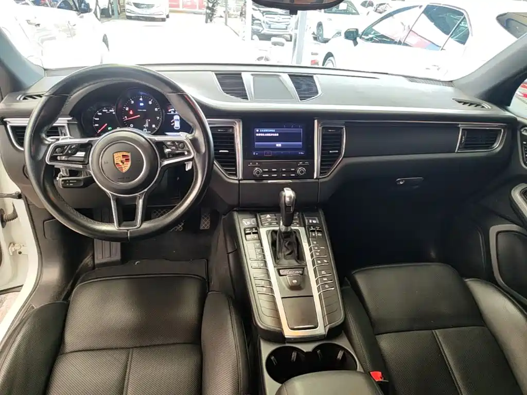 Porsche Macan 2017 — фото 10