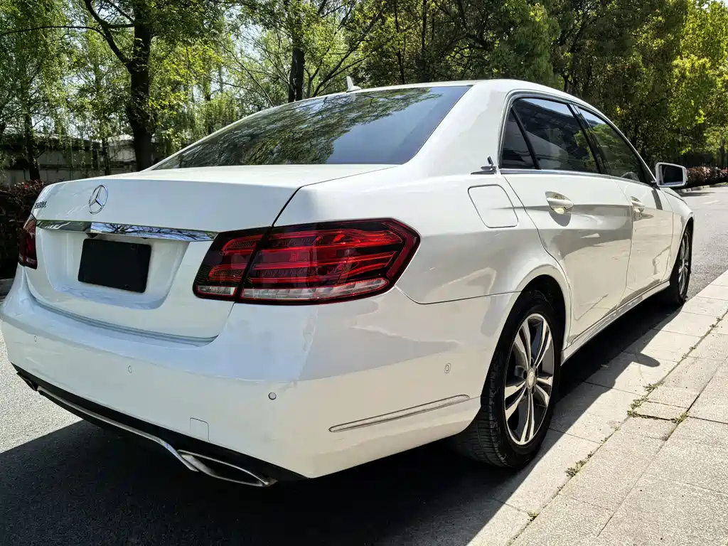 Mercedes-Benz E-Class 2013 — фото 10
