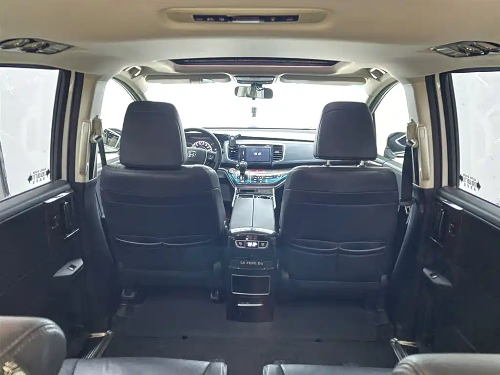 Honda Odyssey 2018 — фото 9