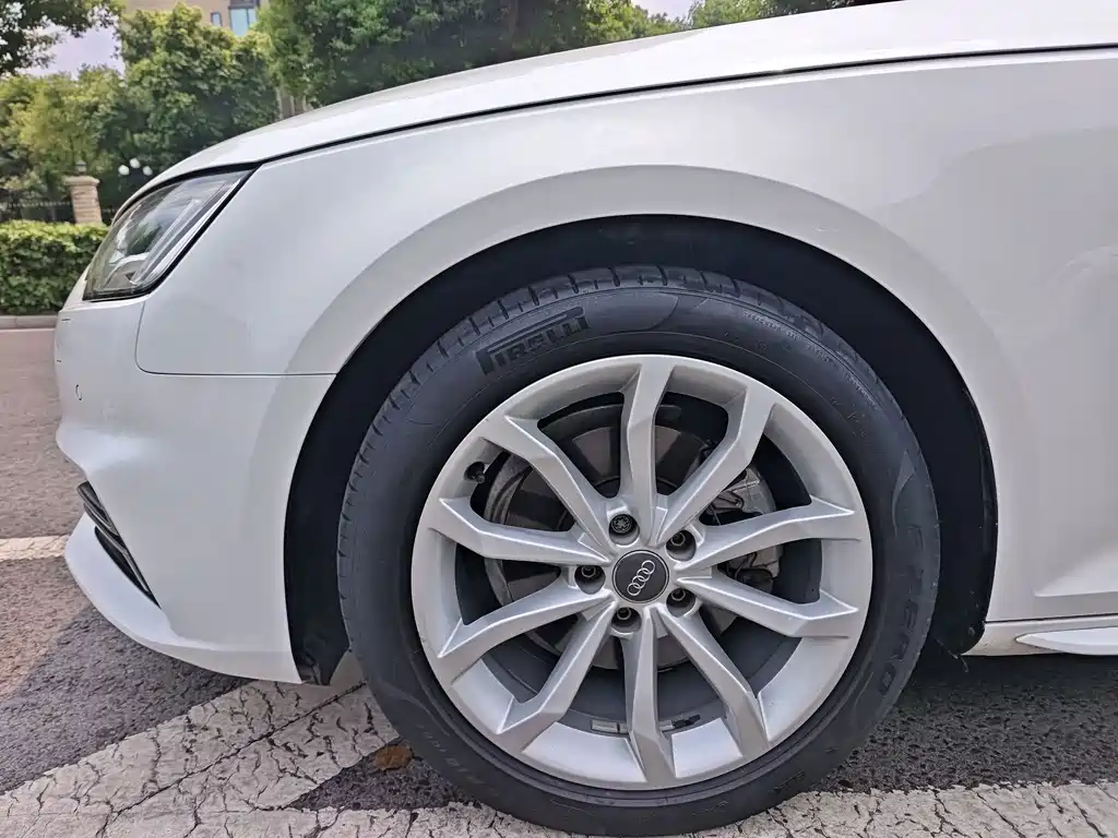 Audi A4L 2018 — фото 19