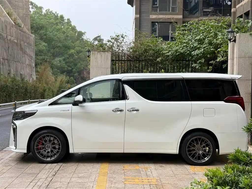 Toyota Alphard 2019 — фото 4