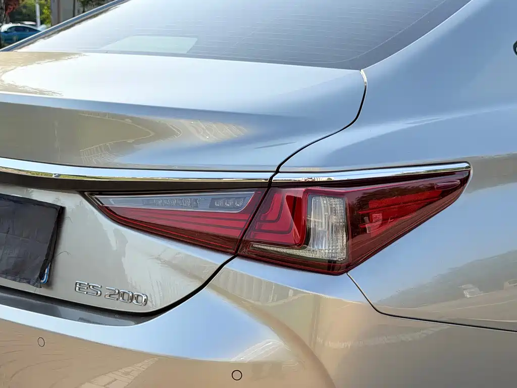 Lexus ES 2021 — фото 19