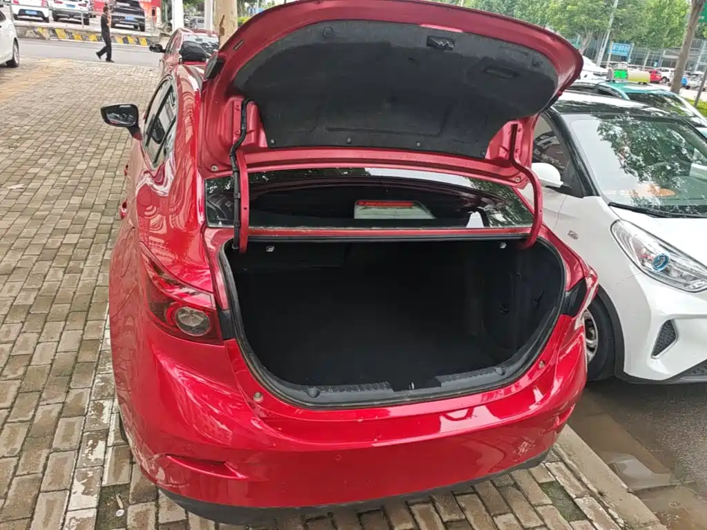 Mazda 3 Axela 2018 — фото 19