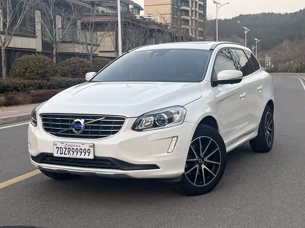 Volvo XC60 2016 — фото 1