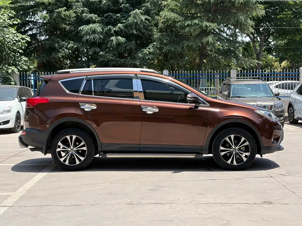 Toyota RAV4 2015 — фото 17