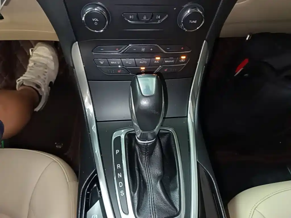 Ford Edge 2015 — фото 14