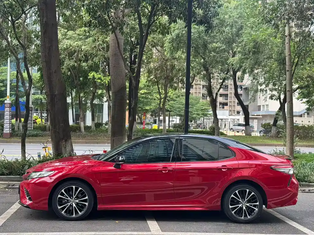 Toyota Camry 2020 — фото 8