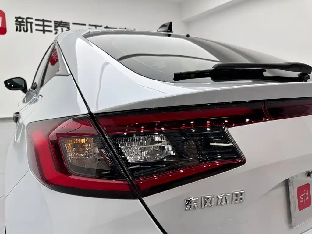 Honda Civic 2023 — фото 29