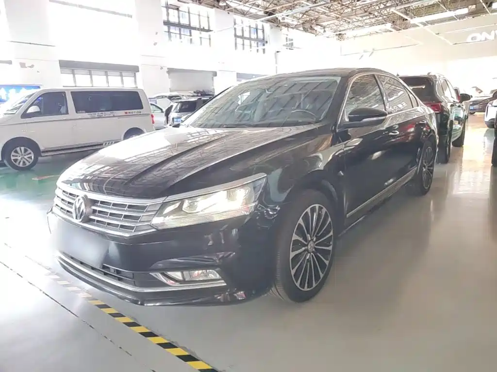 Volkswagen Passat 2018 — фото 1