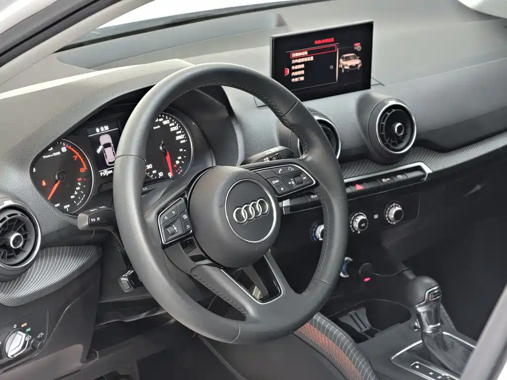 Audi Q2L 2019 — фото 17