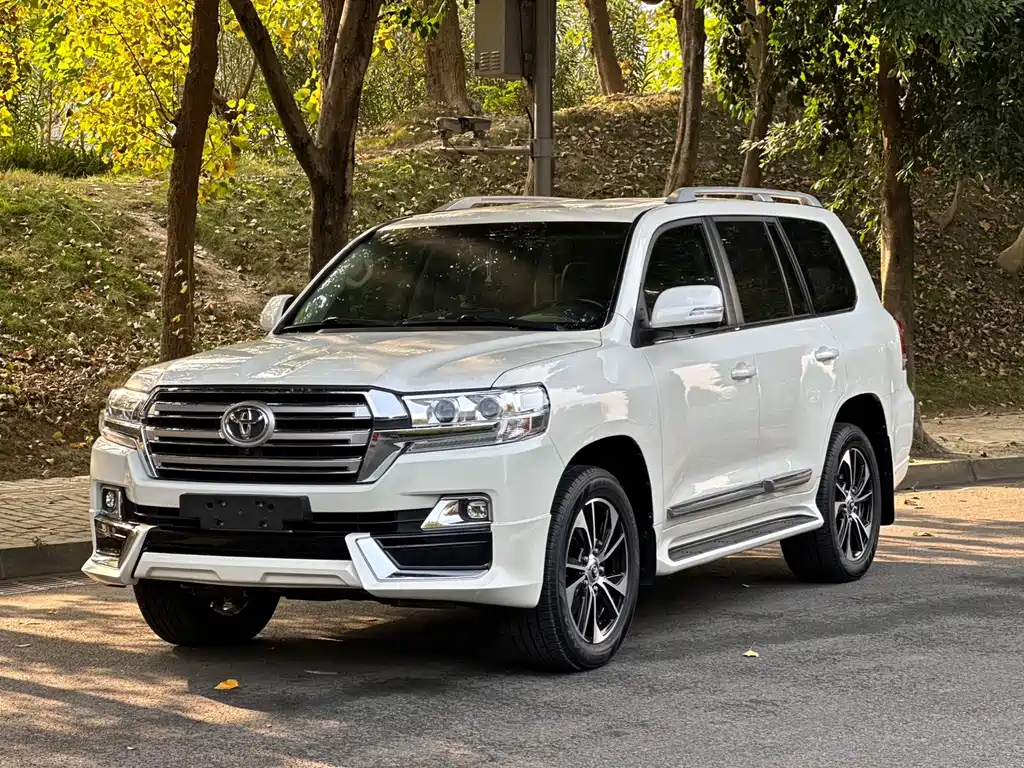 Toyota Land Cruiser 2020 — фото 1