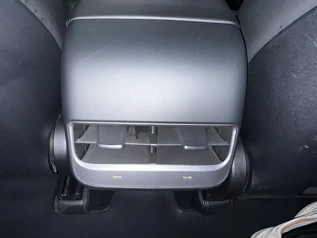 Tesla Model Y 2023 — фото 17