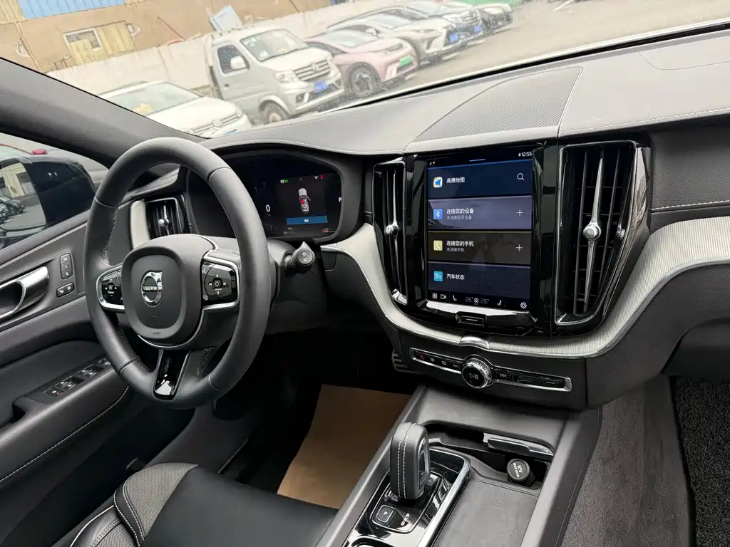 Volvo XC60 2022 — фото 20