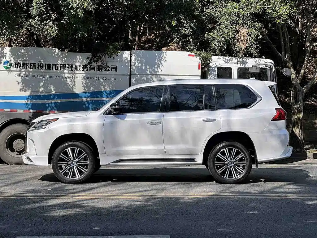 Lexus LX 2018 — фото 3
