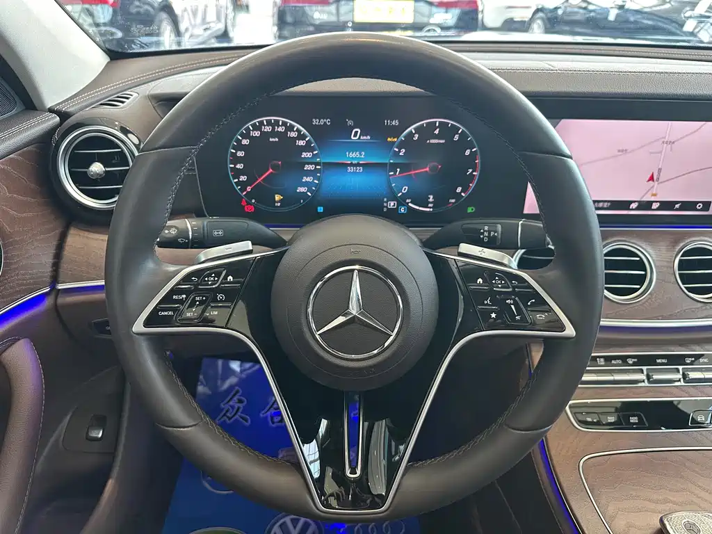 Mercedes-Benz E-Class 2023 — фото 10