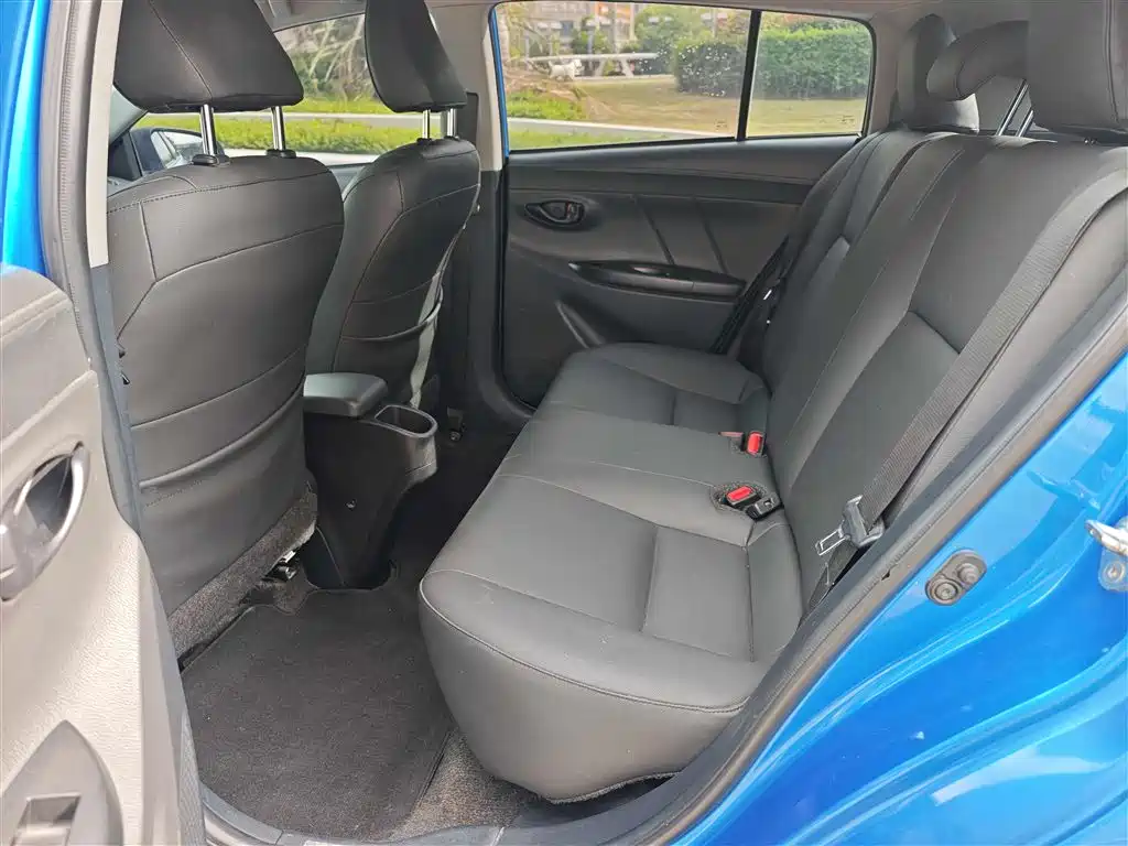 Toyota Yaris L 2019 — фото 6