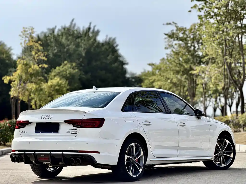 Audi A4L 2019 — фото 11