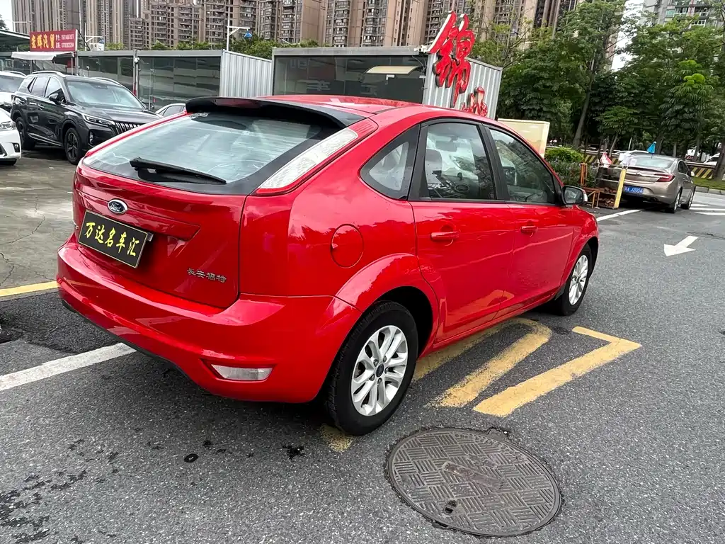 Ford Focus 2014 — фото 10