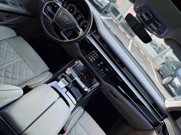 Audi A8 2024