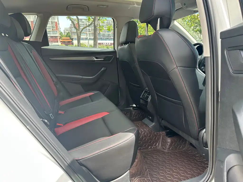 Skoda Karoq 2023 — фото 8
