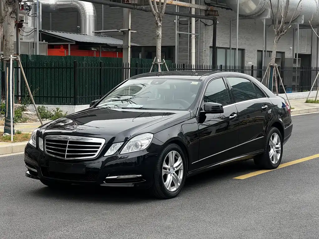 Mercedes-Benz E-Class 2011 — фото 1