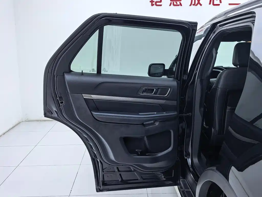 Ford Explorer 2019 — фото 13