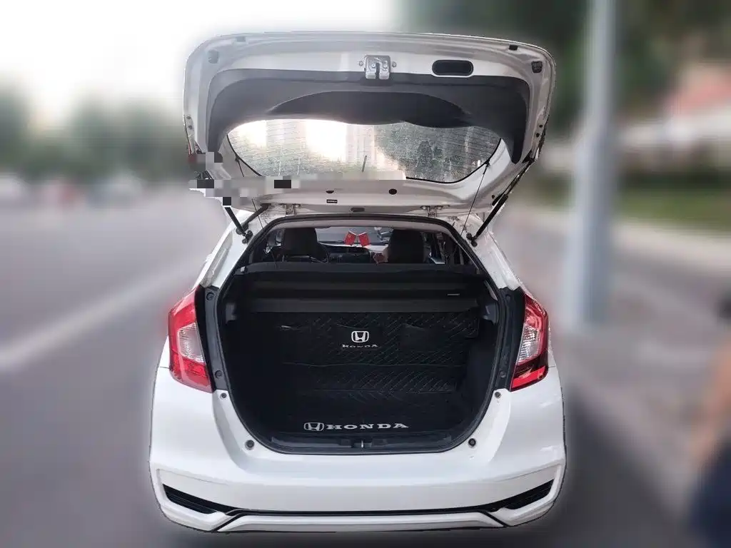 Honda Fit 2018 — фото 10
