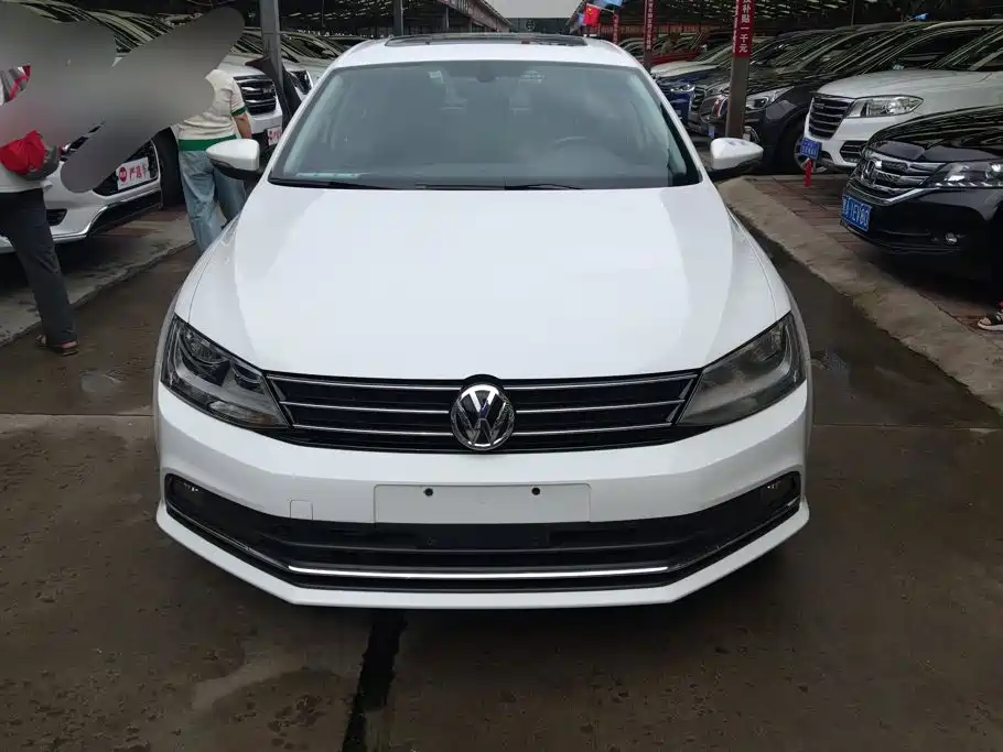 Volkswagen Sagitar 2018