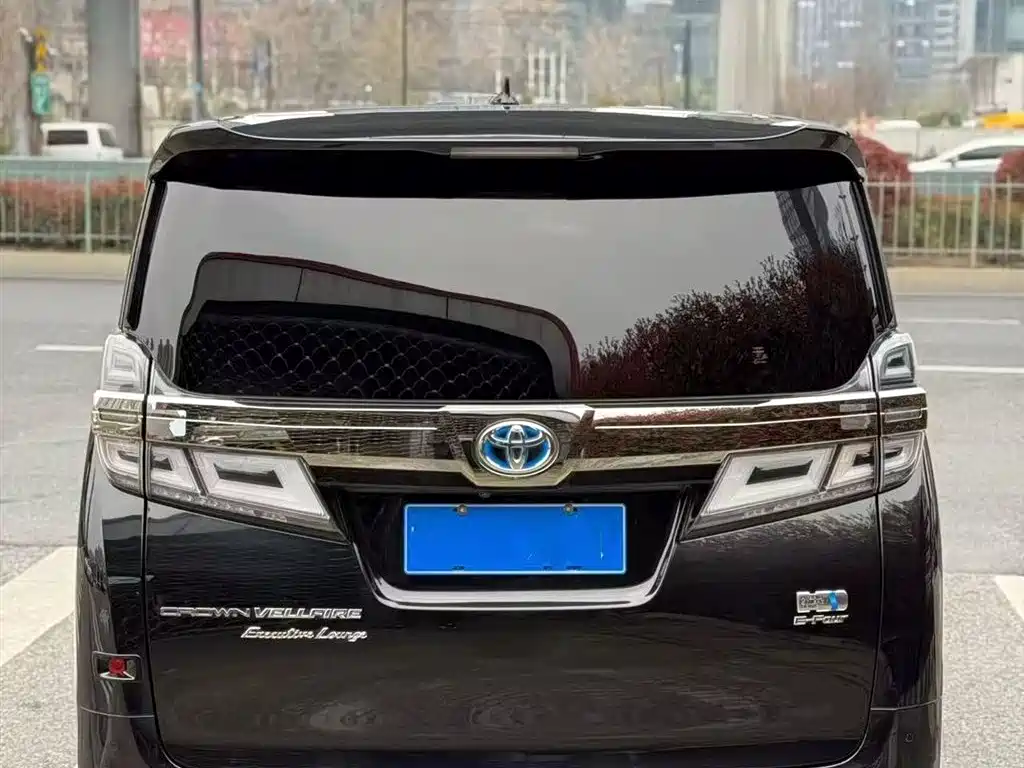 Toyota Vellfire 2022 — фото 9