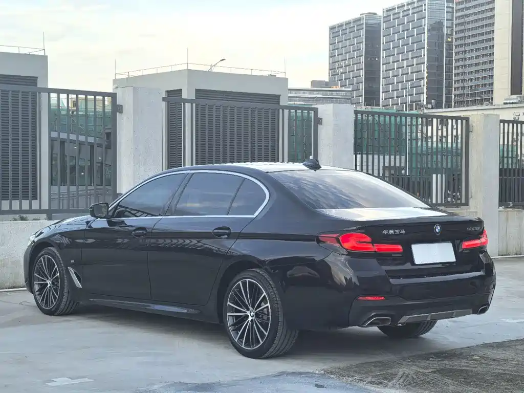 BMW 5 Series 2021 — фото 12