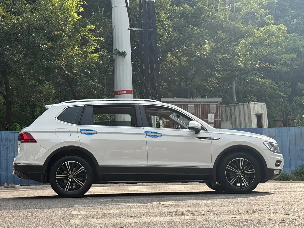 Volkswagen Tiguan L 2021 — фото 4