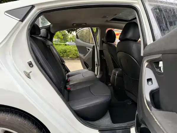 Hyundai Elantra Langdong 2013