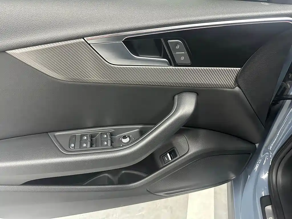 Audi A4L 2022 — фото 4