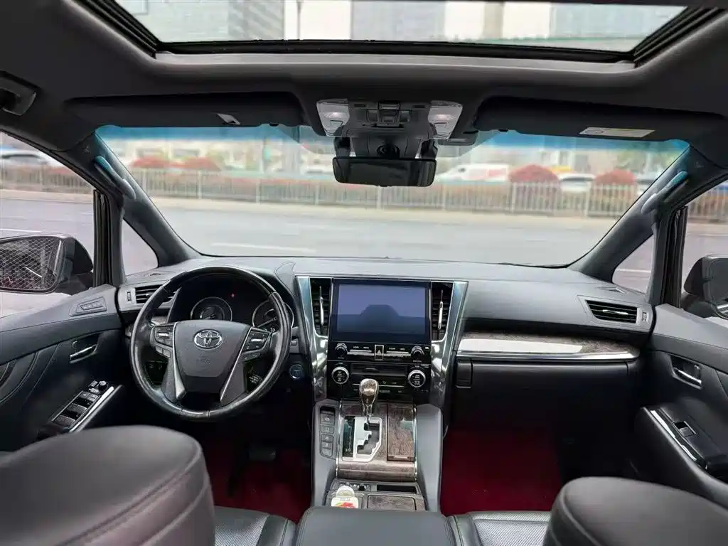 Toyota Vellfire 2022