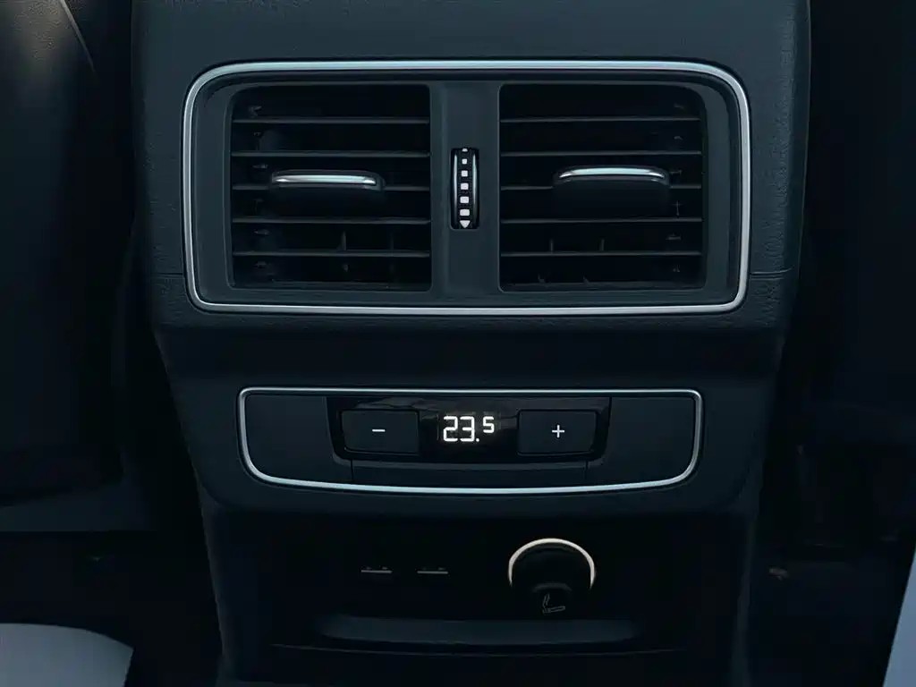 Audi Q5L 2022 — фото 16