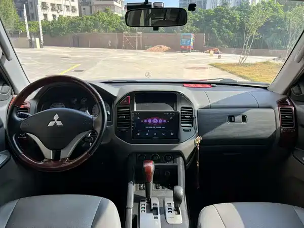 Mitsubishi Pajero 2011