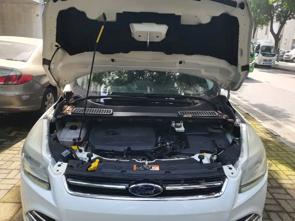 Ford Kuga 2015 — фото 11