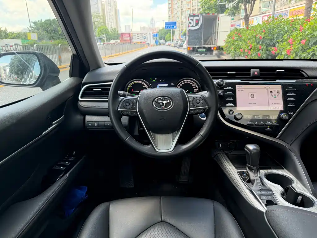 Toyota Camry 2018 — фото 10