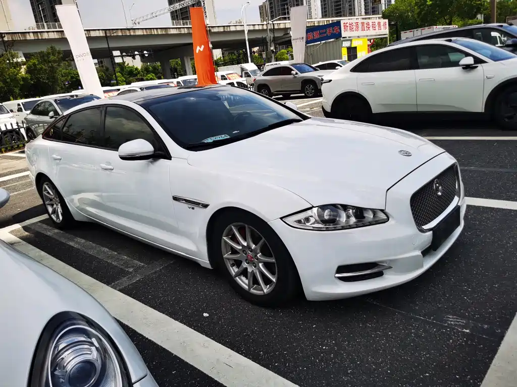 Jaguar XJ 2014 — фото 9